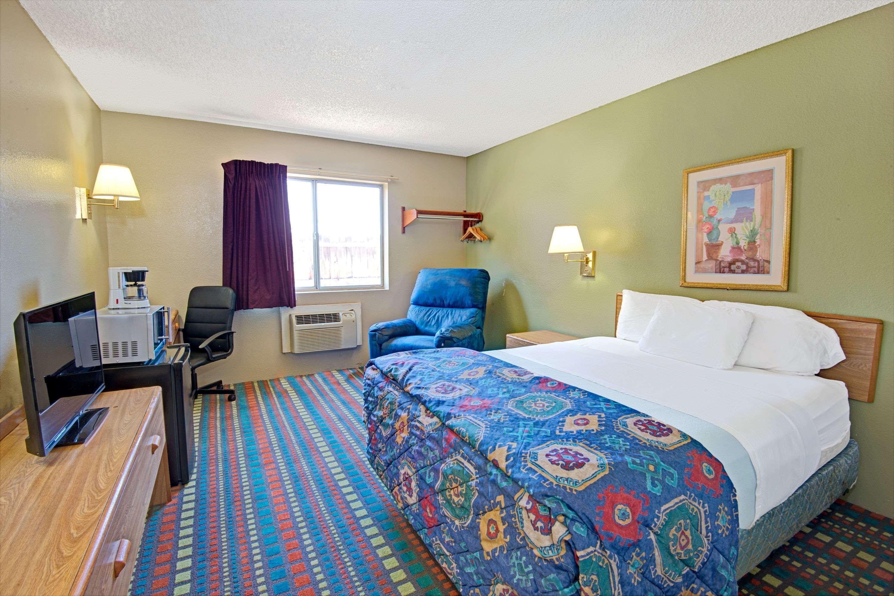 Hotel Super 8 by Wyndham Belen NM Exterior foto